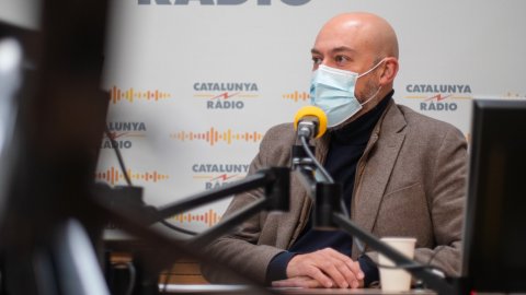 El director de Catalunya Ràdio i dels Mitjans Digitals de la CCMA, Saül Gordillo, entrevistat per Joan Botta a El suplement de Catalunya Ràdio en el programa especial per La Marató dels 30 anys dedicada a la salut mental. Barcelona. 19 de desembre de 2021