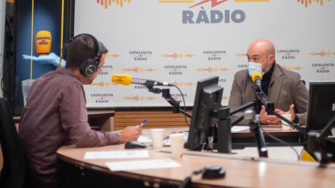 El director de Catalunya Ràdio i dels Mitjans Digitals de la CCMA, Saül Gordillo, entrevistat per Joan Botta a El suplement de Catalunya Ràdio en el programa especial per La Marató dels 30 anys dedicada a la salut mental. Barcelona. 19 de desembre de 2021