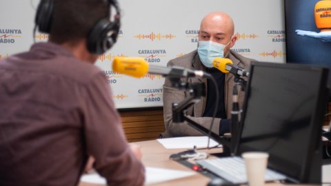 El director de Catalunya Ràdio i dels Mitjans Digitals de la CCMA, Saül Gordillo, entrevistat per Joan Botta a El suplement de Catalunya Ràdio en el programa especial per La Marató dels 30 anys dedicada a la salut mental. Barcelona. 19 de desembre de 2021