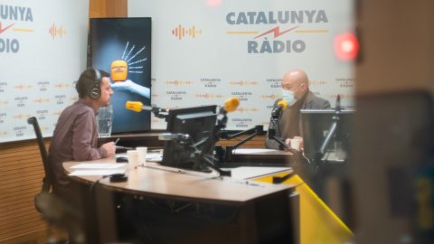 El director de Catalunya Ràdio i dels Mitjans Digitals de la CCMA, Saül Gordillo, entrevistat per Joan Botta a El suplement de Catalunya Ràdio en el programa especial per La Marató dels 30 anys dedicada a la salut mental. Barcelona. 19 de desembre de 2021