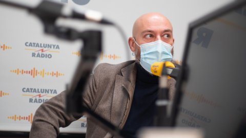 El director de Catalunya Ràdio i dels Mitjans Digitals de la CCMA, Saül Gordillo, entrevistat per Joan Botta a El suplement de Catalunya Ràdio en el programa especial per La Marató dels 30 anys dedicada a la salut mental. Barcelona. 19 de desembre de 2021