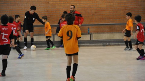 Marc Gordillo, a l'equip de futbol sala benjamí del club esportiu Sant Joan de Vilassar. Any 2016. Foto: Saül Gordillo