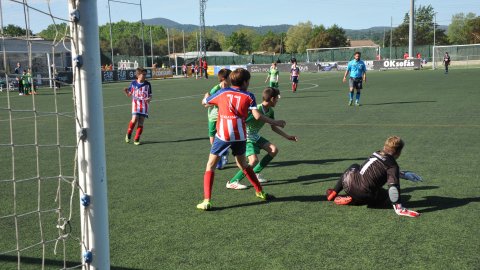 Marc Gordillo, al torneig de futbol de Llagostera, amb l'equip aleví de la UE Vilassar de Mar. Març de 2019