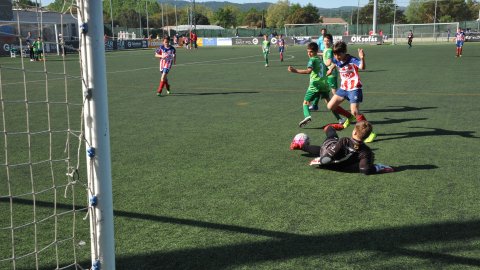 Marc Gordillo, al torneig de futbol de Llagostera, amb l'equip aleví de la UE Vilassar de Mar. Març de 2019