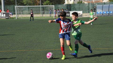 Marc Gordillo, al torneig de futbol de Llagostera, amb l'equip aleví de la UE Vilassar de Mar. Març de 2019