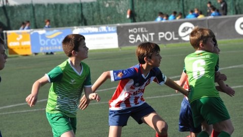 Marc Gordillo, al torneig de futbol de Llagostera, amb l'equip aleví de la UE Vilassar de Mar. Març de 2019