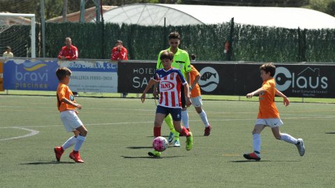 Marc Gordillo, al torneig de futbol de Llagostera, amb l'equip aleví de la UE Vilassar de Mar. Març de 2019