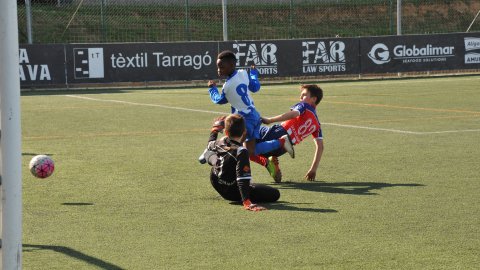 Marc Gordillo, al torneig de futbol de Llagostera, amb l'equip aleví de la UE Vilassar de Mar. Març de 2019