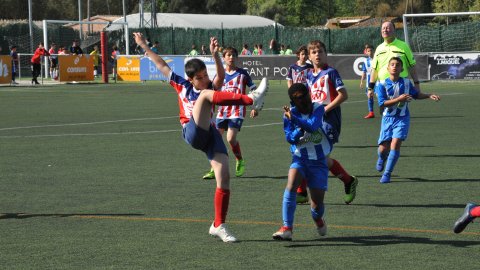 Marc Gordillo, al torneig de futbol de Llagostera, amb l'equip aleví de la UE Vilassar de Mar. Març de 2019