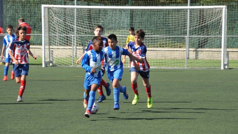 Marc Gordillo, al torneig de futbol de Llagostera, amb l'equip aleví de la UE Vilassar de Mar. Març de 2019