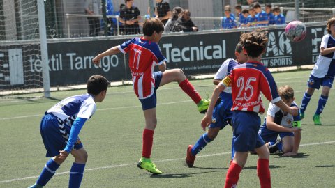 Marc Gordillo, al torneig de futbol de Llagostera, amb l'equip aleví de la UE Vilassar de Mar. Març de 2019