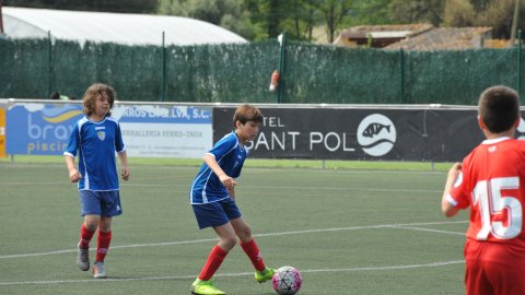 Marc Gordillo, al torneig de futbol de Llagostera, amb l'equip aleví de la UE Vilassar de Mar. Març de 2019
