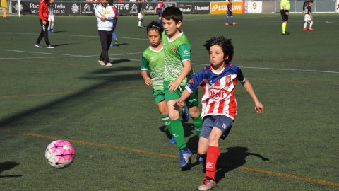 Marc Gordillo, al torneig de futbol de Llagostera, amb l'equip aleví de la UE Vilassar de Mar. Març de 2019. Foto: Saül Gordillo