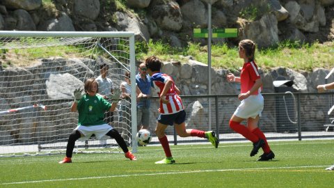 Marc Gordillo, al torneig internacional de futbol base MIC d'Andorra, amb l'equip aleví de la UE Vilassar de Mar. Abril de 2019. Foto: Saül Gordillo