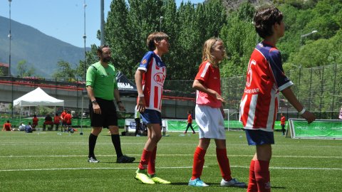 Marc Gordillo, al torneig internacional de futbol base MIC d'Andorra, amb l'equip aleví de la UE Vilassar de Mar. Abril de 2019. Foto: Saül Gordillo