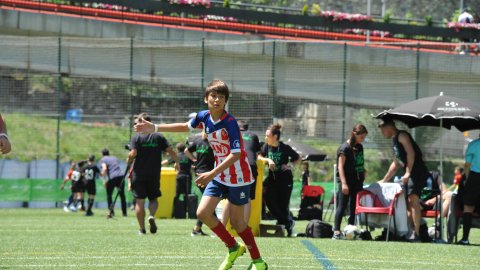 Marc Gordillo, al torneig internacional de futbol base MIC d'Andorra, amb l'equip aleví de la UE Vilassar de Mar. Abril de 2019. Foto: Saül Gordillo