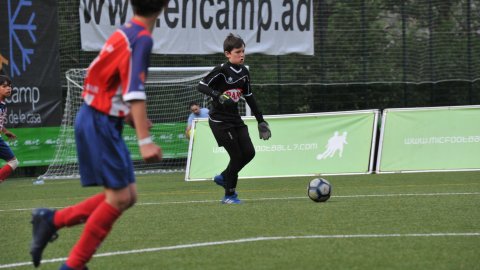 Marc Gordillo, al torneig internacional de futbol base MIC d'Andorra, amb l'equip aleví de la UE Vilassar de Mar. Abril de 2019. Foto: Saül Gordillo