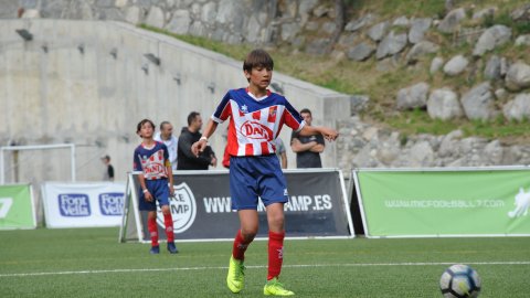 Marc Gordillo, al torneig internacional de futbol base MIC d'Andorra, amb l'equip aleví de la UE Vilassar de Mar. Abril de 2019. Foto: Saül Gordillo