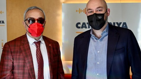 El president del Comitè Olímpic Espanyol, Alejandro Blanco, visita Catalunya Ràdio, on és rebut pel seu director, Saül Gordillo. Barcelona. 24 de febrer de 2022