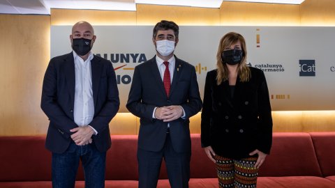 El vicepresident del Govern i conseller de Polítiques Digitals i Territori, Jordi Puigneró, a Catalunya Ràdio abans d'una entrevista al programa Revolució 4.0 de Xantal Llavina, rebut pel director de l'emissora, Saül Gordillo. Barcelona. 23 de febrer de 2022
