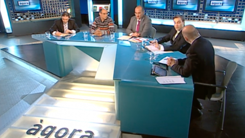 Saül Gordillo, periodista, impulsor del portal de blogs polítics en català Poliblocs i director de l'Agència Catalana de Notícies, intervé al debat del programa Àgora de TV3, presentat per Xavi Coral i titulat 'Eleccions amb ulls digitals', juntament amb els també periodistes Xavier Rius, director d'e-notícies, Jaume Reixach, editor d'El Triangle, i Jorge Valín, col·laborador de Libertad Digital. Sant Joan Despí. 11 de febrer de 2008 