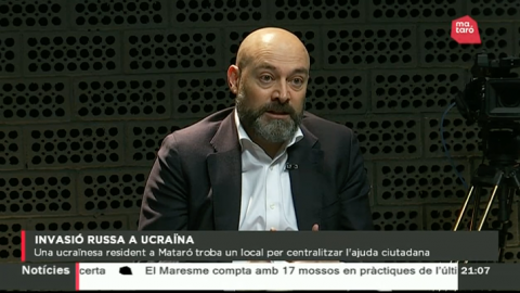 Debat a 'Mataró al dia' de Televisió Mataró, amb els periodistes Núria de José i Saül Gordillo, l’antropòloga Bea Ballestín, l’empresari tèxtil Xevi Galceran i el consultor polític David Mejía. Mataró. 2 de març de 2022
