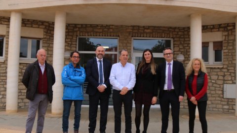 Catalunya Ràdio garanteix la cobertura del 100% de les seves emissions del grup a Vandellòs i l'Hospitalet de l'Infant. Saül Gordillo amb l’alcalde de Vandellòs i l’Hospitalet de l’Infant, Alfons Garcia; Toni Roig, director d’emissions tècniques de televisió i ràdio; Cèlia Fresco, cap de la Unitat d’Infraestructures i Comunicacions de País; Ramon Salat, director Negoci Broadcast de Cellnex; i Roser Vila, de Cellnex. 16 de març de 2022