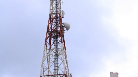 Catalunya Ràdio garanteix la cobertura del 100% de les seves emissions del grup a Vandellòs i l'Hospitalet de l'Infant. Saül Gordillo amb l’alcalde de Vandellòs i l’Hospitalet de l’Infant, Alfons Garcia; Toni Roig, director d’emissions tècniques de televisió i ràdio; Cèlia Fresco, cap de la Unitat d’Infraestructures i Comunicacions de País; Ramon Salat, director Negoci Broadcast de Cellnex; i Roser Vila, de Cellnex. 16 de març de 2022