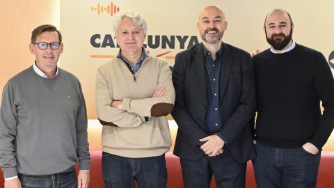 Visita a Catalunya Ràdio dels directors de les ràdios públiques Canal Sur, Juan Miguel Vega, i Canarias Radio, Miguel Güedes, i del fins ara director de Radio Euskadi, Urko Aristi. Barcelona. 21 d’abril de 2022