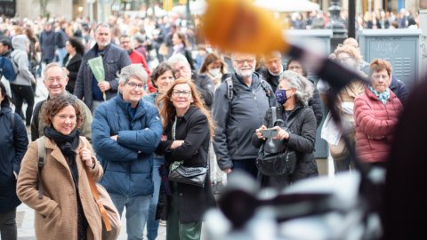 Programació especial de Catalunya Ràdio de Sant Jordi 2022 al passeig de Gràcia amb Consell de Cent. Barcelona. 23 d’abril de 2022