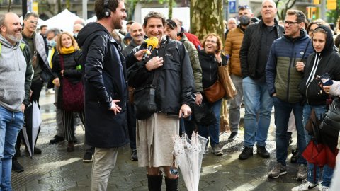 Programació especial de Catalunya Ràdio de Sant Jordi 2022 al passeig de Gràcia amb Consell de Cent. Barcelona. 23 d’abril de 2022