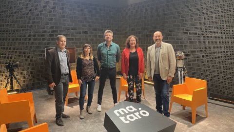 Televisió Mataró. Mataró al dia. Tertúlia d'actualitat amb Bea Ballestín, Núria de José, Xevi Galceran, Carlos Aguilar i Saül Gordillo, moderada per Francesc Andrés. 11-05-22. 