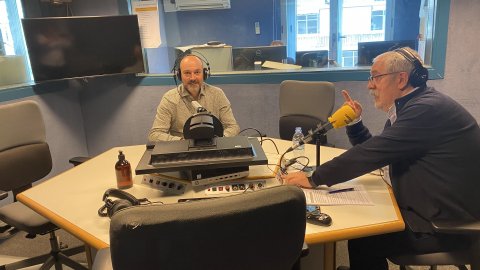 Entrevista de Santi Carreras al programa Dies de ràdio a Saül Gordillo fent balanç dels 6 anys i mig a la direcció de Catalunya Ràdio i l'aposta pel podcast. Barcelona. 16 de maig de 2022