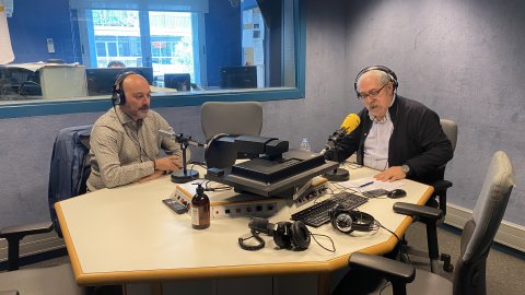 Entrevista de Santi Carreras al programa Dies de ràdio a Saül Gordillo fent balanç dels 6 anys i mig a la direcció de Catalunya Ràdio i l'aposta pel podcast. Barcelona. 16 de maig de 2022
