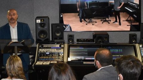 Inauguració de l’estudi d’àudio del Tecnocampus, adscrit a la Universitat Pompeu Fabra, i conferència del periodista Saül Gordillo sobre innovació audiovisual i noves audiències. Mataró. 30 de juny de 2022