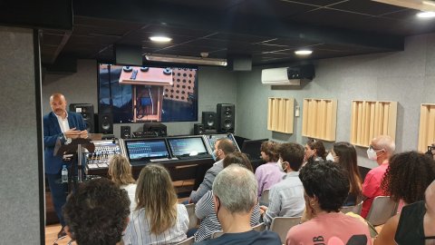 Inauguració de l’estudi d’àudio del Tecnocampus, adscrit a la Universitat Pompeu Fabra, i conferència del periodista Saül Gordillo sobre innovació audiovisual i noves audiències. Mataró. 30 de juny de 2022