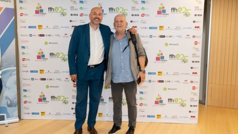 Premis de la Fundació Factor Humà a l’auditori de l’Hospital Sant Joan de Déu. La Fundació Factor Humà lliura el Premi Mercè Sala a la companyia farmacèutica Ferrer en la gala dels Premis Factor Humà 2022 celebrada al nou SJD Pediatric Cancer Center Barcelona. El Premi Impacta ha estat per a l'Ajuntament de Barcelona per la iniciativa Direcció per valors. Esplugues de Llobregat. 30 de juny de 2022