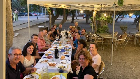 Sopar de final de temporada de Televisió Mataró amb els tertulians del programa Mataró al dia, el seu presentador Francesc Andrés i el director de Mataró Audiovisual, Oriol Burgada, al restaurant Can Margarit. Mataró. 7 de juliol de 2022