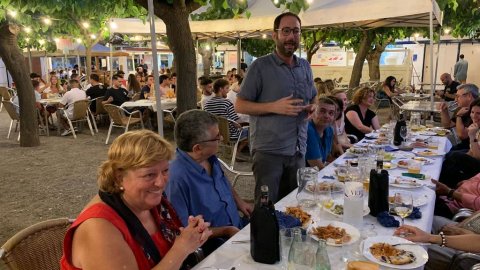 Sopar de final de temporada de Televisió Mataró amb els tertulians del programa Mataró al dia, el seu presentador Francesc Andrés i el director de Mataró Audiovisual, Oriol Burgada, al restaurant Can Margarit. Mataró. 7 de juliol de 2022