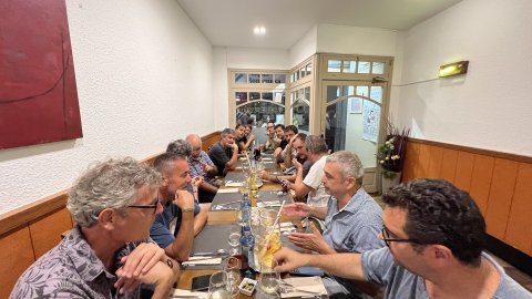 Sopar del moro. Des de fa 29 anys un grup d’amics sopem cada 28 de juliol per la festa major de Les Santes de Mataró, a la pizzeria El Fanalet. Mataró. 28 de juliol de 2022