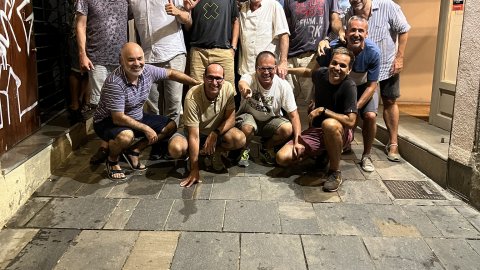 Sopar del moro. Des de fa 29 anys un grup d’amics sopem cada 28 de juliol per la festa major de Les Santes de Mataró, a la pizzeria El Fanalet. Mataró. 28 de juliol de 2022