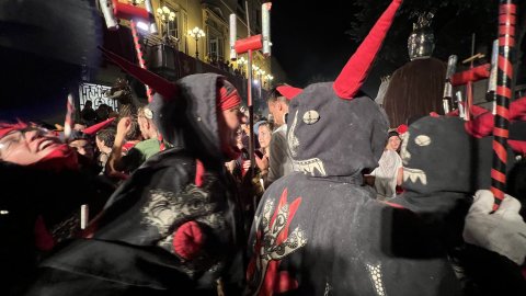 Les Santes. Requisits. No n’hi ha prou. Mataró. 28 de juliol de 2022
