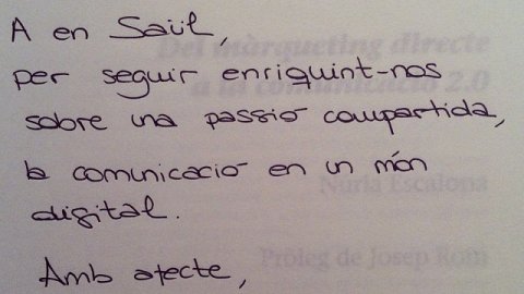 "A en Saül, per seguir enriquint-nos sobre una passió compartida, la comunicació en un món digital. Amb afecte". Núria Escalona, 10-07-13. '#Digitalk Del màrqueting directe a la comunicació 2.0"