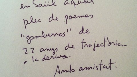 "Per a l'Anna i en Saül aquest plec de poemes 'gamberros' de 22 anys de trajectòria a la deriva. Amb amistat" Albert Calls, Cabrera de Mar, abril 2007. 'Nigromàntic'