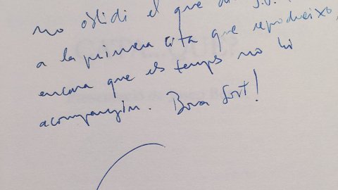 "Per a l'amic i company Saül Gordillo, perquè no oblidi el que diu J.V. Foix a la primera cita que reprodueixo encara que els temps no hi acompanyin. Bona sort!" Carles Puigdemont. 'Cata... què? Catalunya vista per la premsa internacional'. 26-04-94
