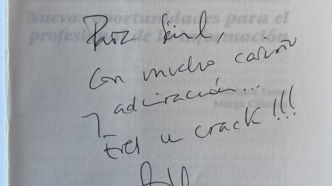 "Para Saül, con mucho cariño y admiración... Eres un crack!". Bárbara Yuste. 'Emprender en periodismo. Nuevas oportunidades para el profesional de la información'. Barcelona. 10-06-14