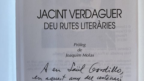 "A en Saül Gordillo, en aquest any del centenari de la mort de Verdaguer, amb el desig que es capbussi, a estones, en el gran magma verdaguerià. Cordialment." Llorenç Soldevila. 'Jacint Verdaguer. Deu rutes literàries'. Mataró. 05-03-02
