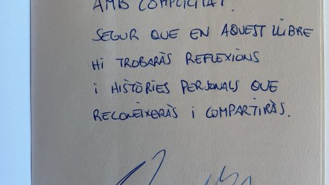 "Benvolgut Saül, amb complicitat. Segur que en aquest llibre hi trobaràs reflexions i històries personals que reconeixeràs i compartiràs." Toni Cruanyes. 'Un dels nostres. Identitats en conflicte a Catalunya'. Barcelona. Gener de 2020