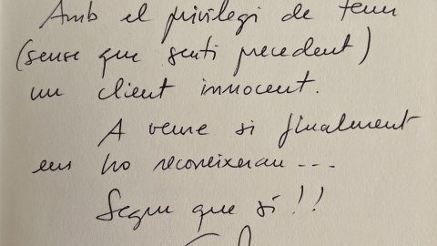 "Per a l'amic Saül, amb el privilegi de tenir (sense que serveixi de precedent) un client innocent. A veure si finalment ens ho reconeixen... Segur que sí! A l'espera de la teva crítica sobre aquest llibre". Carles Monguilod. 'Vint-i-cinc anys i un dia. Reflexions d'un advocat penalista'. Setembre de 2020  