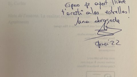 "Saül, espero que aquest llibre t'acosti a les estrelles! Una abraçada". Blanca Busquets. 'Constel·lacions'. Gener de 2022